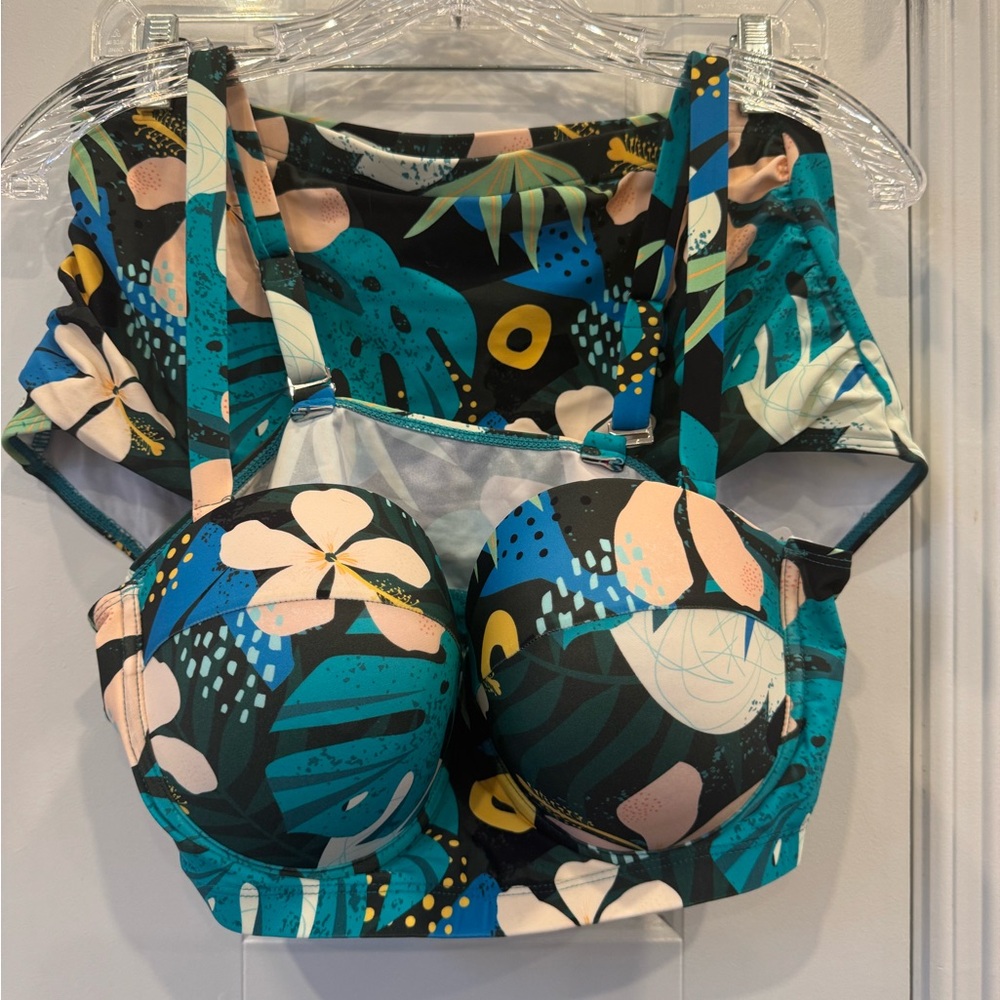 Amazon Green and Blue Bustier Cut Out Sleeveless Bikini
New Without Tags XL